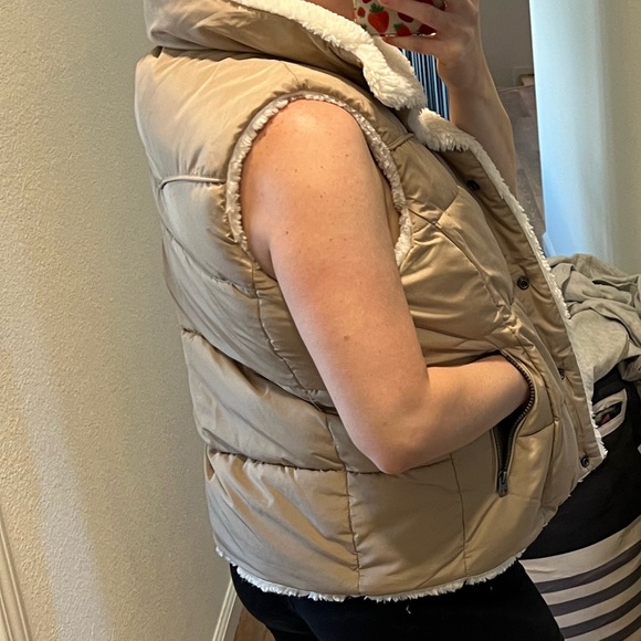 Lucky brand Reversible faux shearling vest - Picture 3 of 10